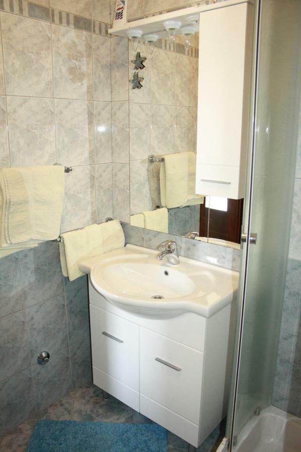 Guesthouse Matusan'S Place Banjol Bagian luar foto