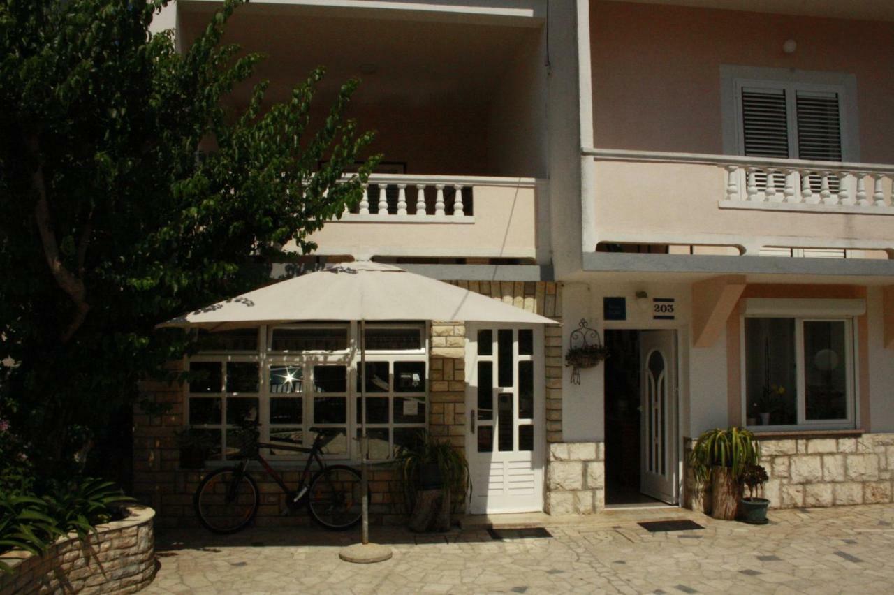 Guesthouse Matusan'S Place Banjol Bagian luar foto